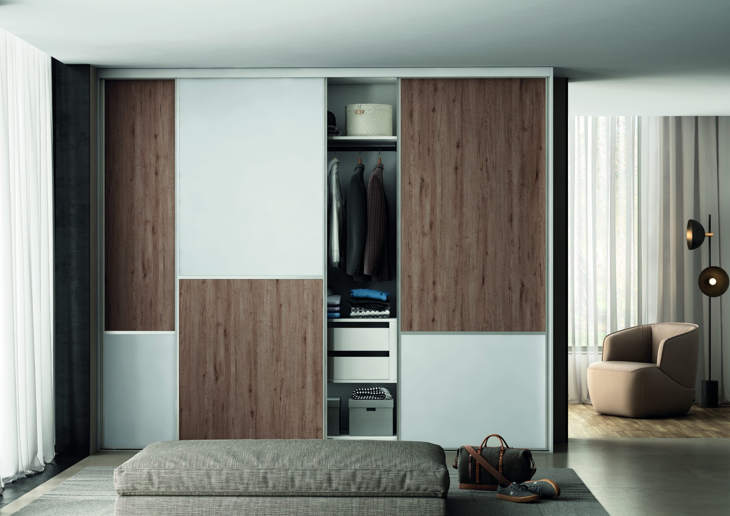 Armario a medida con puertas correderas en blanco y madera.