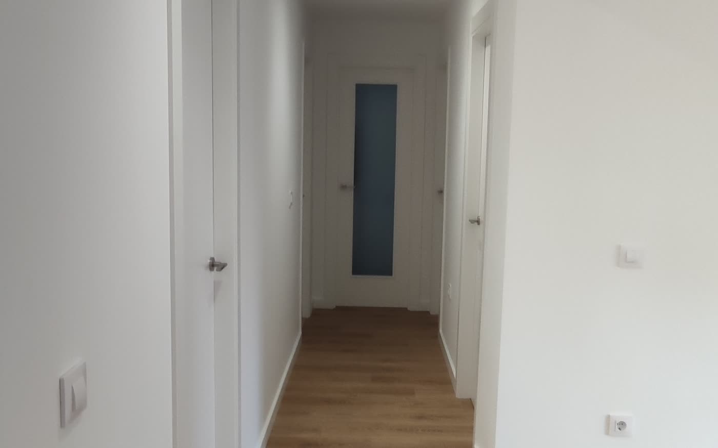 Puertas de interior lacadas en blanco instaladas en Valencia